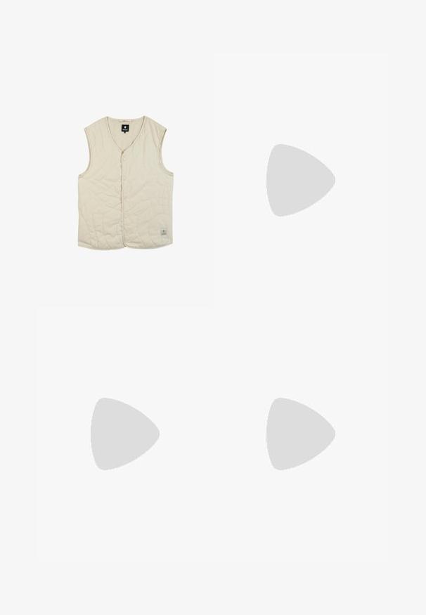 Beige Steppweste mit V-Ausschnitt, Knopfverschluss und Logopatch am Saum. Glattes Material mit dezentem, gewundenem Steppmuster.; Hellgraues T-Shirt mit kurzen Ärmeln aus atmungsaktivem Material. Besitzt ein geometrisches Muster und ein kleines weißes Logo auf der oberen linken Seite.; The North Face HORIZON PANT - Outdoor-Hose - black; Grüner Hoka-Laufschuh mit Gore-Tex-Obermaterial, strukturierten Akzenten, elastischen Schnürsenkeln und dicker beiger Sohle mit Vibram-Logo.