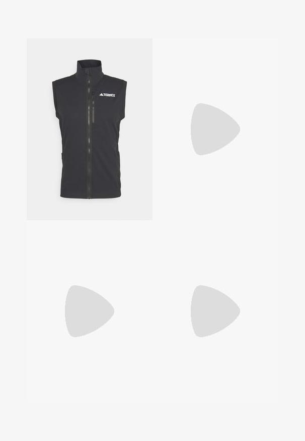 Colete preto sem mangas, feito de tecido liso, com gola alta, fecho éclair na frente e logotipo branco em contraste no lado superior esquerdo.; Camiseta preta de manga curta feita de tecido leve, com o logótipo cinza-claro "TERREX" atravessando o peito e um decote redondo.; Calças de exterior em caqui com um cinto preto ajustável, bolsos com fecho, punhos ajustados e pernas inferiores destacáveis para um estilo versátil.; Chalkboard cinzas com um cabedal texturizado, bico de borracha preta, três riscas escuras e um pequeno destaque vermelho na sola.