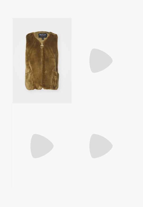 Braune Kunstpelzweste mit einem runden Reißverschluss, ohne Kragen und zwei Fronttaschen. Weiche Textur und entspannte Passform, ideal zum Drüberziehen.; Weiße Langarm-Bluse aus Baumwolle. Mit klassischem Kragen und subtilem Markenstick auf der Brust. Glatte Textur.; Dunkelblaue weite Jeans aus Denimstoff mit hoher Taille, ausgestattet mit orangefarbenen Nähten, fünf Taschen und einem Knopfverschluss.; Hellebeige Lederloafers mit einer gesteppten Vorderseite und einem strukturierten schwarzen Plateauabsatz. Merkmale ein geschwungenes Design und eine leichte Erhöhung.