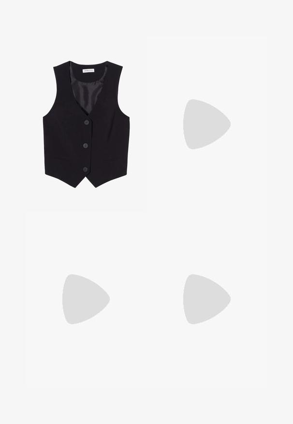 Gilet senza maniche nero con scollatura a V, dotato di tre bottoni frontali e due tasche laterali. Realizzato in tessuto morbido con una vestibilità su misura.; T-shirt marrone a maniche corte realizzato in tessuto morbido, con scollo rotondo e vestibilità comoda, orlo dritto e senza motivi visibili.; Pantaloni neri a gamba larga realizzati in un tessuto morbido, con vita alta, pieghe frontali e tasche laterali. Design semplice senza decorazioni.; Sneakers bianchi in pelle con tre strisce nere e ricami floreali in viola e giallo. Suola in gomma marrone. Abbinati a calze a coste beige.