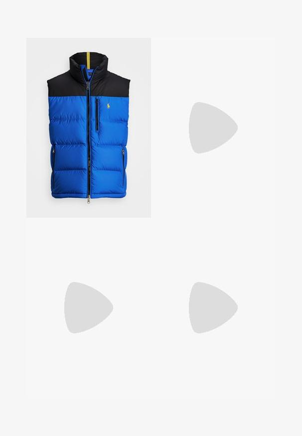 Zils izolēts pūkains veste ar melnu augšējo daļu, augstu apkakli, priekšējo cikloper, divām sānu kabatām un mazu dzeltenu logo uz krūšu.; Beidzīgs bežs krekls ar garām piedurknēm, izgatavots no kokvilnas maisījuma. Tam ir pogājama apkakle, septiņas pogas priekšpusē un neliels izšūts logo kreisajā krūtī.; Bežīgas kokvilnas chinos bikses ar gludu priekšpusi, jostas cilpām un sānu kabatām. Taisnas kājas dizains ar gludu tekstūru un vieglu, elpojošu sajūtu.; Baltas ādas sporta apavi, zema dizaina, ar gludu tekstūru, noapaļotu purngalu, ar auklēm priekšpusē un nelielu izšūtu logotipu sānos.