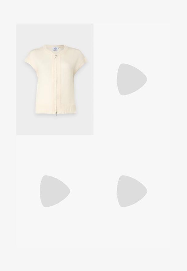 KNITID ZIP-UP - Vesta - warm white; Biela krátka tričko s krátkymi rukávmi vyrobené z rebrovanej látky. Klasický okrúhly výstrih, bežný strih a jemné švy. Bez vzorov alebo grafiky.; Svetlomodrá džínová sukňa s predným rozparkom a neurasteným lemom. Obsahuje klasický štýl s piatimi vreckami a zapínanie na gombík v páse.; Čierne kožené baleríny s okrúhlou špičkou, hladkým povrchom, minimálnym prešívaním a flexibilným dizajnom podrážky.; Hnedá kožená kabelka s klopou, zlatými kovovými prvkami, ramenným popruhom a hladkým povrchom. Kompaktný obdĺžnikový tvar.