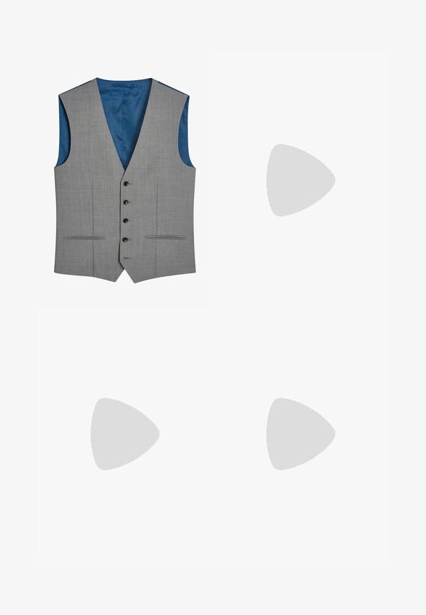 Next SIGNATURE PLAIN SUIT: WAISTCOAT - Puvun liivi - gray; Lyhythihainen, valkoinen nappipaita, kevyt materiaali, jossa on klassinen kaulus ja hieno rakenne. Napit on sijoitettu tasaisesti.; Musta suoranlahkeinen farkut, valmistettu puuvillasta, joissa on klassinen viiden taskun muotoilu, nappikiinnitys ja hienovaraiset ompeluyksityiskohdat.; Ruske mokasiner av sueding med rund tå og lav svart gummisåle, med dekorativ stropp og sømdetaljer på overdelen.