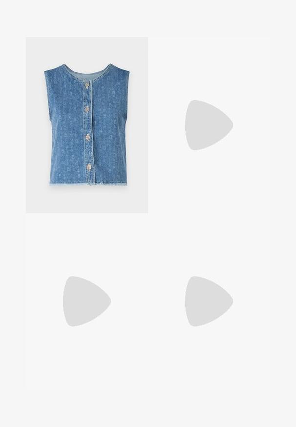 Baum und Pferdgarten MADINE - Veste - denim blue; Melnas garām piedurknēm turtlenecks džemperis ar ribotām aprocēm un apakšmali, attēlots uz vienkārša balta fona.; Melnas platas bikses ar augsto jostasvietu, izgatavotas no elastīga auduma. Satur vertikālas šuvju detaļas priekšpusē un gludu tekstūru.; Melnas ādas baleta kurpes ar norādīto pirkstu un sānu siksniņu, kurai ir apaļš zelta akcents. Vieglas ar plakanu zoli.