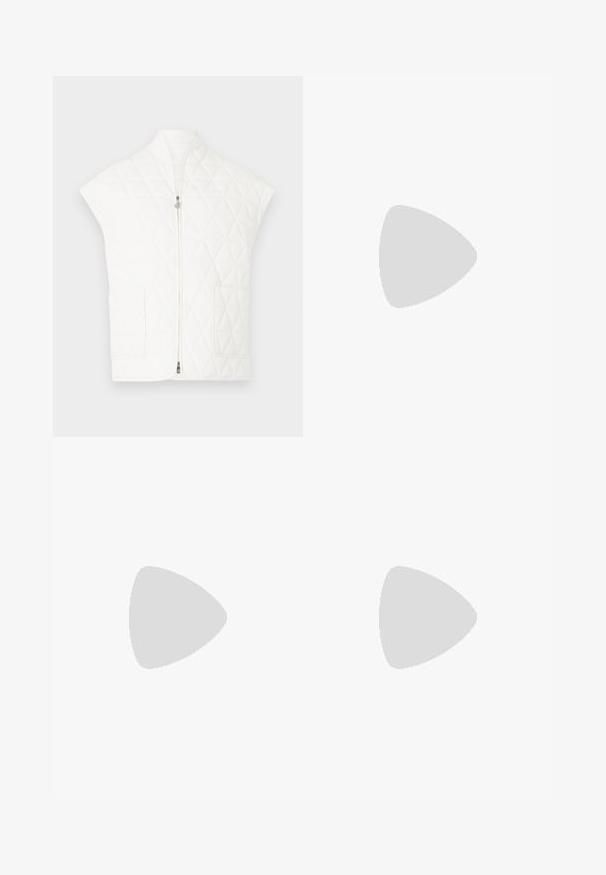 Hvit quiltet vest med ståkrage, korte ermer og glidelåslukking foran. Har to påsydde lommer. Jevn tekstur og diamantmønster.; Koftet laget av bomull har horisontale marineblå striper på hvit bakgrunn. "Tommy Hilfiger" brodert i kursiv på brystet. Rund hals.; Plissert hvit skjørt med en svart elastisk midje som har "LACOSTE"-logoen. Midjelengde design med myk tekstur.; Hvite lær sneakers med tykk hvit såle, svart semsket hælforsterkning og preget logo på siden. Snøresystem med seks hull.