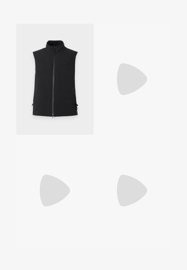 Juodas rankovių liemenė su aukštu apykakliu ir priekinėmis užtrauktukomis, pagaminta iš lygios medžiagos, rodoma ant paprasto balto fono.; Pilkas trumpas rankovėmis marškinėliai, pagaminti iš minkštos, tekstūruotos medžiagos. Turi klasikinį apvalų kaklą ir tiesų apatinį kraštą, tinkamą kasdieniam dėvėjimui.; Filippa K WIDE TROUSERS - Kelnės - driftwood; Balti odiniai sportiniai bateliai su lygia apdaila, apvaliu pirštu, plokščiais raišteliais ir tekstūruotu padu. Pasižymi subtiliu logotipu ant kulno.