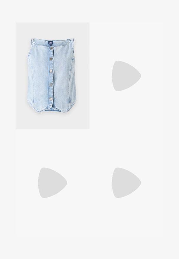 Himmelblaues Denim-Weltoberteil ohne Ärmel mit einem rundem Ausschnitt, fünf vorderen Knöpfen und einem geschwungenen Saum für eine lockere Passform.; Blumenbluse mit langen Puffärmeln, hellcremefarbenem Grund, mit lila, orangefarbenen und grünen Blumenmustern sowie klassischem Kragen.; Faltet Maxi-Rock in lebhaftem Rot, Pink und braunem Blumenmuster. Der elastische Bund und die glatte Textur erhöhen Komfort und Stil.; Weiße hochwertige Leinensneaker mit schwarzer Gummisohle, vorderem Gummizehenschutz und sechs Ösen für Schnürsenkel, die ein sauberes, minimalistisches Design aufweisen.; Rote Lederhandtasche mit einem kantigen, geometrischen Design. Verfügt über einen verstellbaren Schulterriemen und einen Klappenverschluss mit genähten Details.