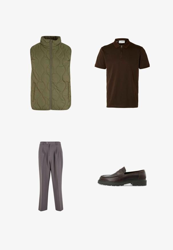 Quiltet vest i olivengrøn med høj krave, frontlynlås og to sidelommer. Glat tekstur med bølgemønster syninger.; Brun polo-shirt lavet af glat stof, med en lynlåskrage, korte ærmer og en skræddersyet pasform. Ingen mønstre eller accenter synlige.; Grå plisserede bukser lavet af glat stof, med lige ben-design, en enkelt knaplukning og skrå sidelommer.; Mørkebrune læderloafers med en struktureret overflade, rund tå og en chunky sort gummisål. Har en dekorativ syet detalje.