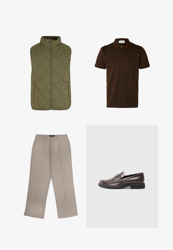 Vadderad väst i olivgrön, med hög krage, framzipper och två sidofickor. Slät textur med vågig mönsterstickning.; Brun polotröja i slät tyg, med dragkedja i kragen, korta ärmar och en skräddarsydd passform. Inga mönster eller detaljer synliga.; Beiga vida byxor i tyg med framfickor, gylf med dragkedja och två vertikala sömmar på varje ben.; Bruna läderskor i loafermodell med en slät yta, som har en subtil sömdekoration på ovandelen och en svart gummisula.