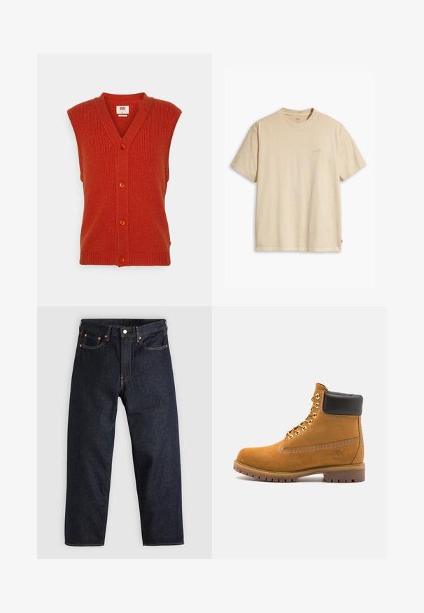 Crvena pletena prsluk s dubokim V-izrezom, bez rukava, s prednjim zatvaranjem na pet dugmadi te rebrastim rubovima i otvorima za ruke.; Bež pamučna majica s okruglim izrezom i kratkim rukavima. Sadrži suptilan "Levi's" logo iste boje na prsima. Mekana tekstura.; Tamno plave traperice ravnog kroja, s pet džepova, kontrastnim narančastim šavovima i dugmetom za zatvaranje. Nema vidljivih uzoraka ili ukrasa.; Antracitne antilop čizme do gležnjeva s crnim podstavljenim ovratnikom, zlatnim metalnim rupicama, bijelim šavovima i robusnom gumenom potplatom s izraženim šarama.
