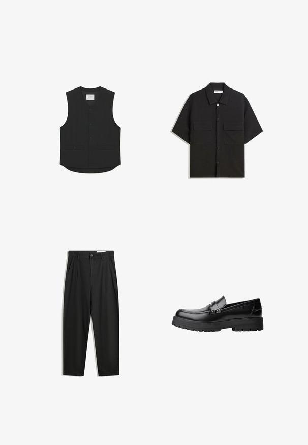 Čierny bezrukávový vestový kabát vyrobený z hladkej látky, s zapínaním na gombíky vpredu, dvoma prednými vreckami a zaobleným lemom. Viditeľná značka.; Čierna polokošeľa s krátkym rukávom vyrobená z látky s hladkou textúrou, má dve predné vrecká, klasický golier a zapínanie na gombíky.; Čierne bavlnené nohavice s voľným strihom, s klasickým pásom, prednými záhybmi a bočnými vreckami. Hladká textúra bez vzorov.; Čierne kožené mokasíny s masívnou podrážkou a dekoratívnym pásom cez hornú časť, zobrazené z ľavého bočného profilu na bielom pozadí.