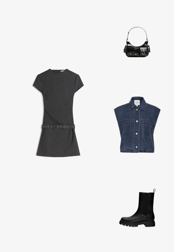Traka od denima s tamnim pranjem, bez rukava, šiljatog ovratnika i srebrnim kopčama na dugmad. Ima dva prednja džepa s gornjim šavovima.; Haljina u ugljen sivoj boji s kratkim rukavima, prilagođenim tijelom, raširenom suknjom i širokim remenom s srebrnim okovima i pravokutnom kopčom.; Crne kožne gležnjače s elastičnim bočnim panelima, ručkom na poleđini i debelim, čvrstim potplatom. Glatka tekstura s modernim dizajnom.; Crna patentna kožna torba s zakrivljenim oblikom, jednim remenom za rame, prednjim džepovima i akcentima od srebrnog tona.