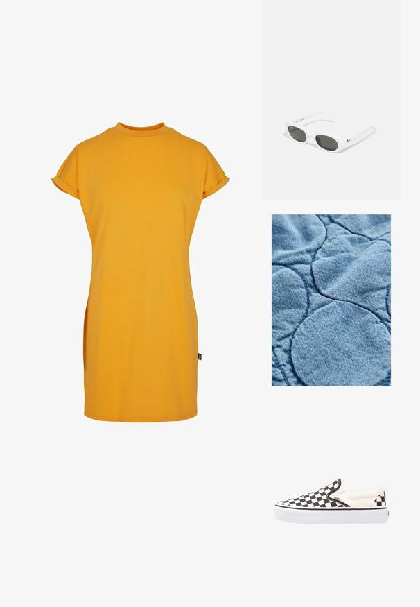 Denim stof met een gewatteerd ontwerp en cirkelvormige patronen; lichtblauwe kleur, zachte textuur en zichtbare stikselaccenten.; Geel t-shirtjurk met een hoge halslijn, korte opgerolde mouwen en een relaxte pasvorm. Zacht katoenen stof met zijsplitten voor gemakkelijke beweging.; Zwart-wit geblokte slip-on Vans schoenen met een canvas bovenwerk, rubberen buitenzool en gewatteerde kraag. Vlakke, ronde neus met witte zoolaccenten.; Witte plastic zonnebril met ovale lenzen, donkergrijze tint en dunne witte armen met een logo. Gestroomlijnd, modern ontwerp.; Groene leren handtas met een gestructureerd ontwerp, gouden hardware, een bovenste handvat en een afneembare schouderband. Beschikt over een slotaccent en een gestructureerde afwerking.