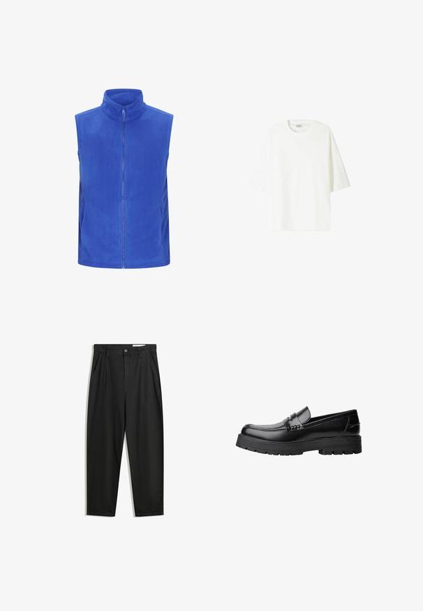 Plavi flis prsluk s visokim ovratnikom, prednjim zatvaračem i bez rukava. Glatke teksture s bočnim džepovima, lagani materijal.; Bijela majica kratkih rukava od pamuka, s okruglim izrezom i ležernim krojem te ravnim rubom.; Crne pamučne hlače s opuštenim krojem, s klasičnim pojasom, prednjim nabranjima i bočnim džepovima. Glatka tekstura bez uzoraka.; Crna kožna mokasina s debelim potplatima i dekorativnom trakom preko gornjeg dijela, prikazana u lijevom bočnom profilu na bijeloj pozadini.