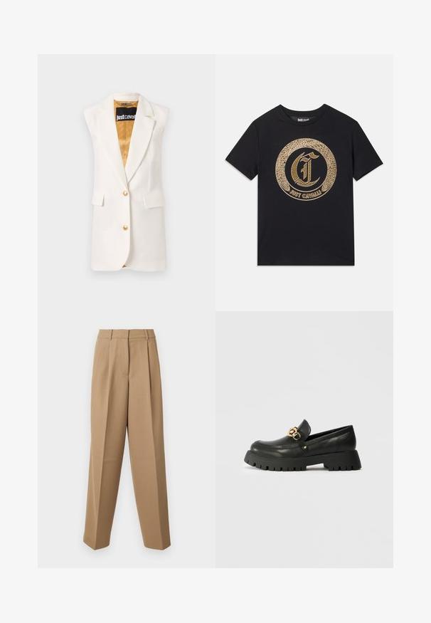 Fehér ujjatlan blézer sima anyagból, arany gombokkal, két elülső zsebbel és kontrasztos arany bélésse.; Fekete póló, kerek arany grafikai mintával, stilizált "C" betűvel és "JUST CAVALLI" felirattal. Rövid ujjú, kerek nyakú, pamut anyag.; Beige színű, magas derekú, plissézett elejű és széles szárú, testre szabott nadrág. Az anyag sima tapintású, enyhe fénylő hatással.; Fekete bőr mokaszin vastag, texturált gumitalppal. Arany színű láncos díszítéssel rendelkezik a lábfej fölött, és kerek orrú kialakítással rendelkezik.