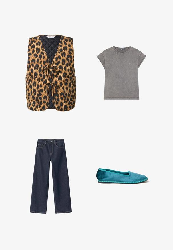 Gevoerde luipaardprint vest in bruin en zwart, met een v-hals, striksluiting en twee zijzakken. Gehaakt stof met geometrisch patroon.; Grijze katoenen T-shirt met een ronde hals, opgerolde korte mouwen en een subtiele geborduurde logo op de borst. Zachte textuur en casual pasvorm.; Donkerblauwe denim wijde pijpen met een hoge taille, zichtbare stiksels, twee voorzakken en een knoopsluiting bij de tailleband.; Turquoise fluwelen platte schoen met een ronde neus, een stoffen afwerking en contrasterende stiksels langs de buitenrand, voorzien van een slanke zwarte zool.