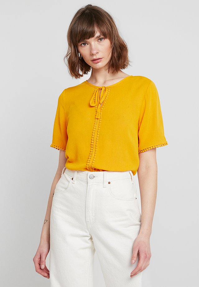 B.Young Mikala Short Waistcoat Birch