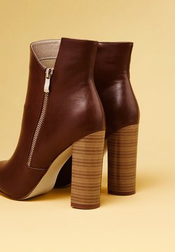 Botin tacón negro - calzado para mujer