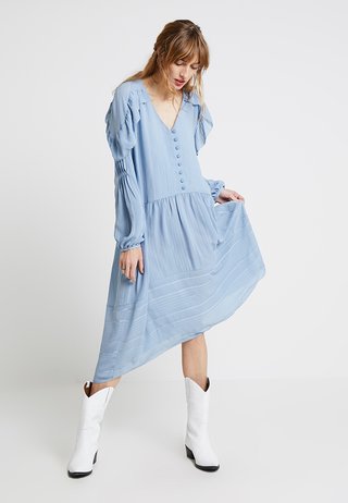 RECYCLED DOBBY - Maxikleid - faded denim