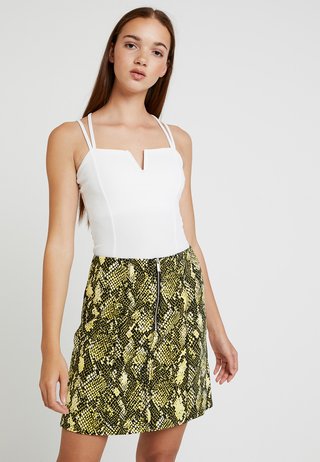 NOTCH NECK BODY - Top - white