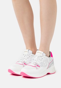 replay wedge trainers