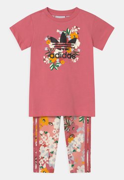 adidas Originals - CREW SET HER LONDON ALL OVER PRINT ORIGINALS TRACKSUIT - Legging - hazy rose/multicolor/black