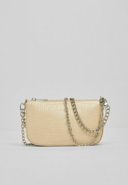 Bershka - MIT KETTE UND KROKOPRÄGUNG - Schoudertas - nude
