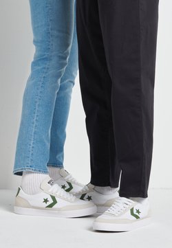 converse blanche basse taille 35