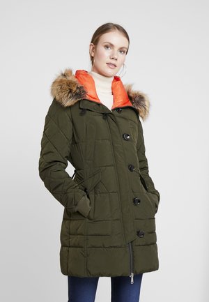 Olijfgroene Taifun SALE bij Zalando | Sla je slag! Olijfgroene Taifun SALE bij Zalando | Sla je slag!