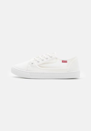 levis basket blanche