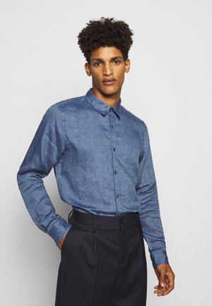 Skjorter til dame, herre og barn Theory på nett hos Zalando.no Theory SYLVAIN WEALTH - Finskjorte - white