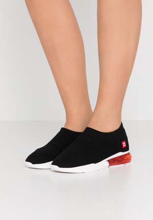 dkny plimsolls