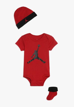 Prêt à Porter Jordan | Tous les articles chez Zalando PACK 3 BODY JORDAN CLASSIC BLK WHT RED | Basket Connection