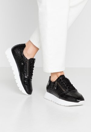 Svarte Kennel + Schmenger Black Friday Sko 2019 | Mote på Svarte Kennel + Schmenger Høye Sneakers | Sko til Dame