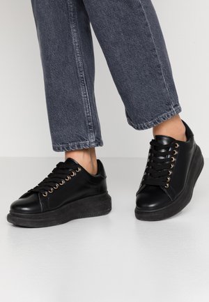 nike platform trainers uk