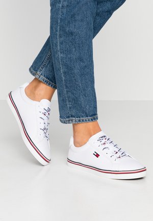 basket blanche taille 35